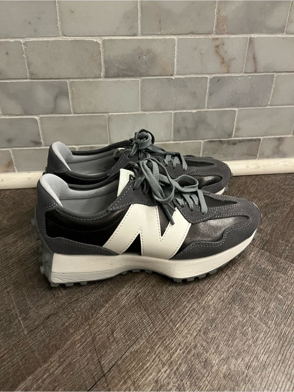 New Balance 327 size 8 shoes